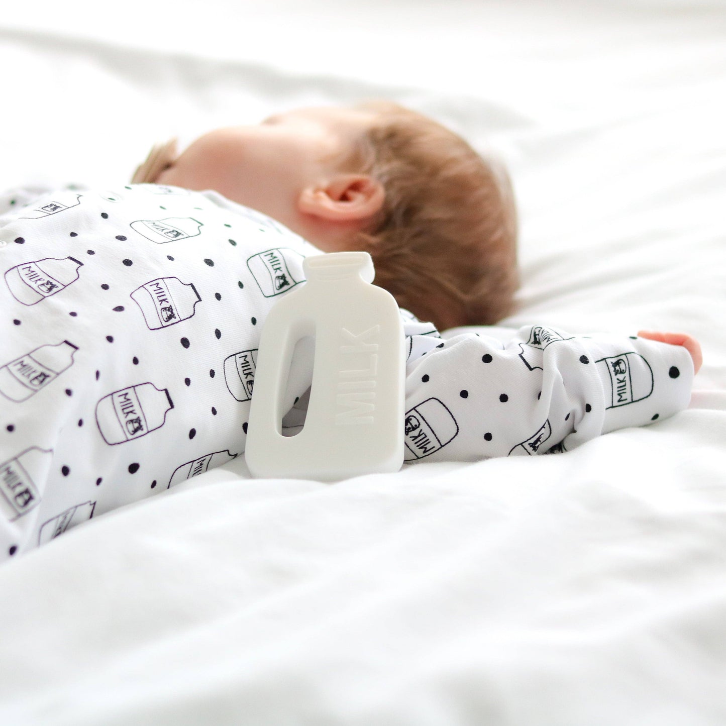 Fred & Noah - Milk Bottle cotton sleepsuit: Newborn