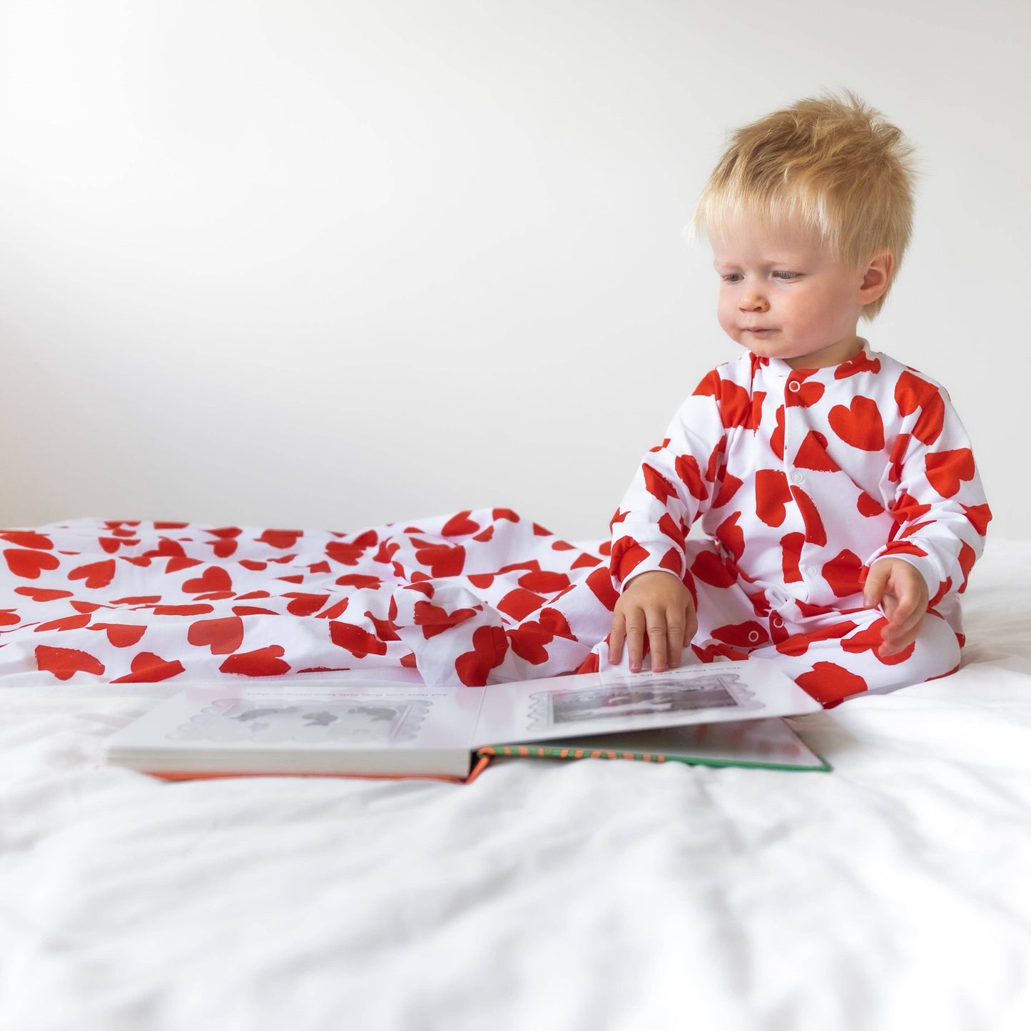Fred & Noah - Love Heart cotton sleepsuit: 3-6 M