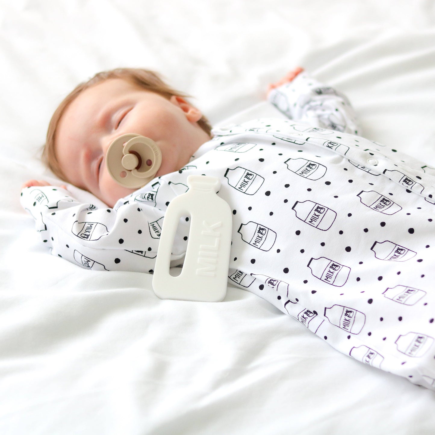 Fred & Noah - Milk Bottle cotton sleepsuit: Newborn