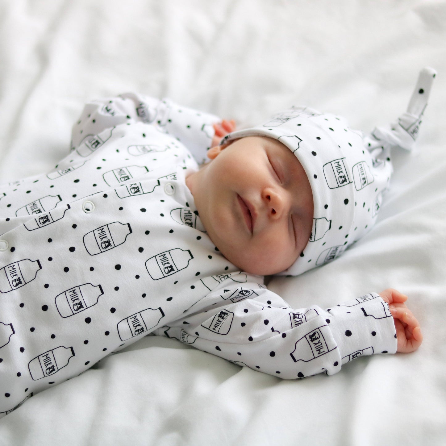 Fred & Noah - Milk Bottle cotton sleepsuit: Newborn